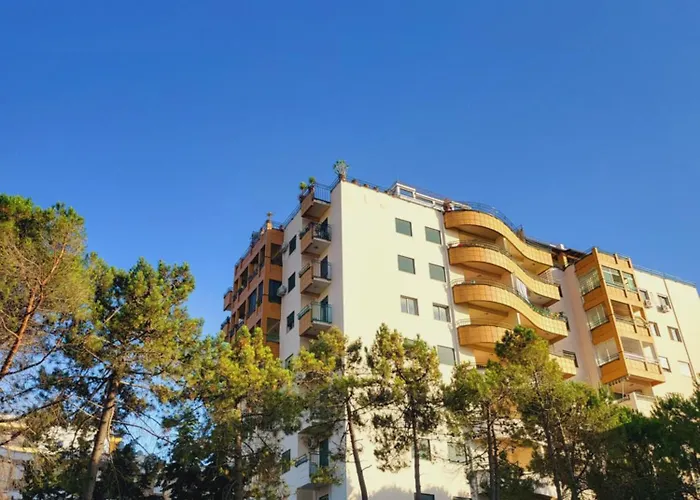 Ejstel * Durrës